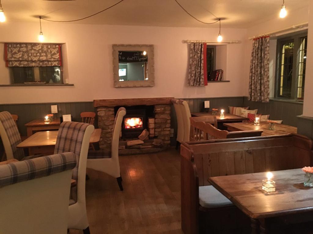 The Tollgate Inn Bradford-On-Avon Eksteriør billede